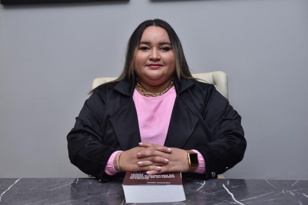 Aridiana Silva. Advogada. Sócia proprietária do Silva & Silva Advocacia. Licenciada em Letras/Literatura pela Universidade Estadual do Maranhão – UEMA. Especialista em Direito e Processo Previdenciário.